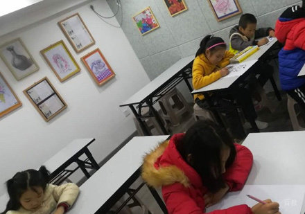 校区学员课堂上课场景