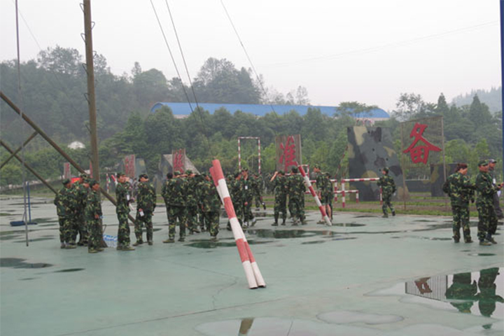 成都自強軍事夏令營_軍訓基地訓練場