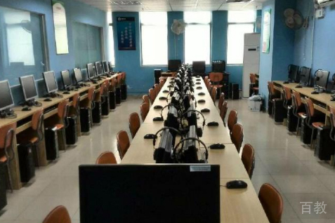 学校设备完善