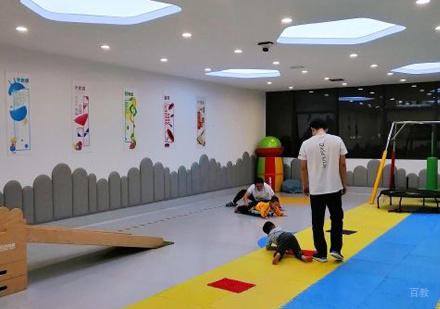 校区老师上课场景