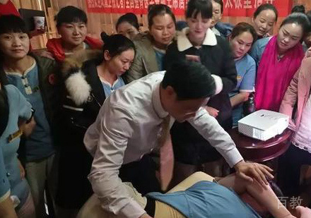 西安慈源堂中医培训_老师授课场景