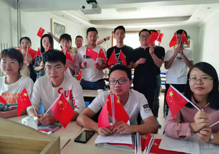 西安康桥小语种_报名学员合影