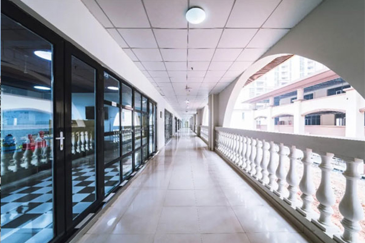 成都王森咖啡西点西餐学校_教室间的走廊