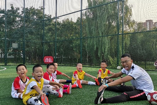 北京红黑骑士青少年足球培训_师生娱乐