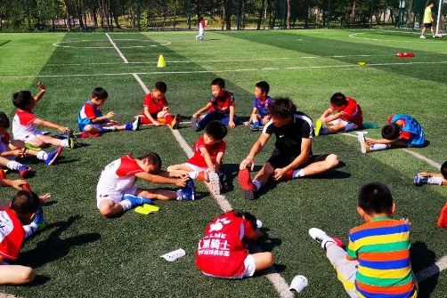 北京红黑骑士青少年足球培训热身运动