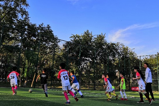 北京红黑骑士青少年足球培训训练场景