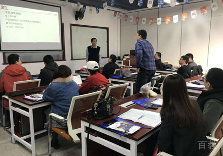 校区学员上课场景