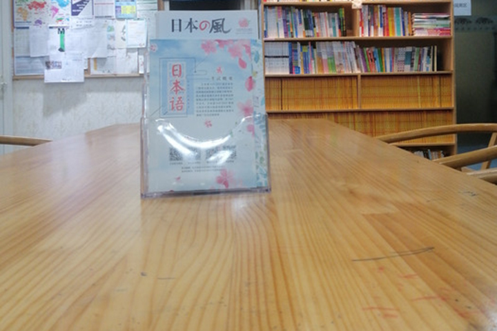 重庆江户日语_学校桌子