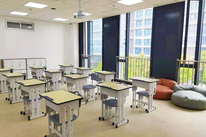 上海UEC国际学校_宽敞明亮的教室