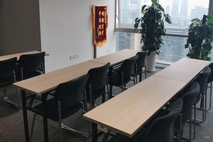 教室的桌子