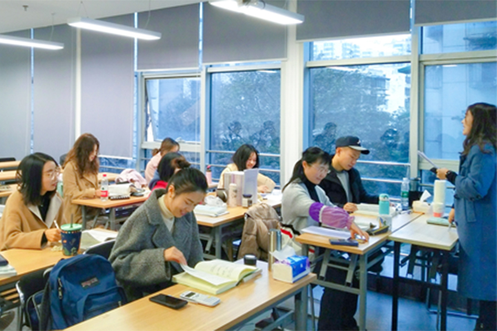 重庆中公考研学生在上课