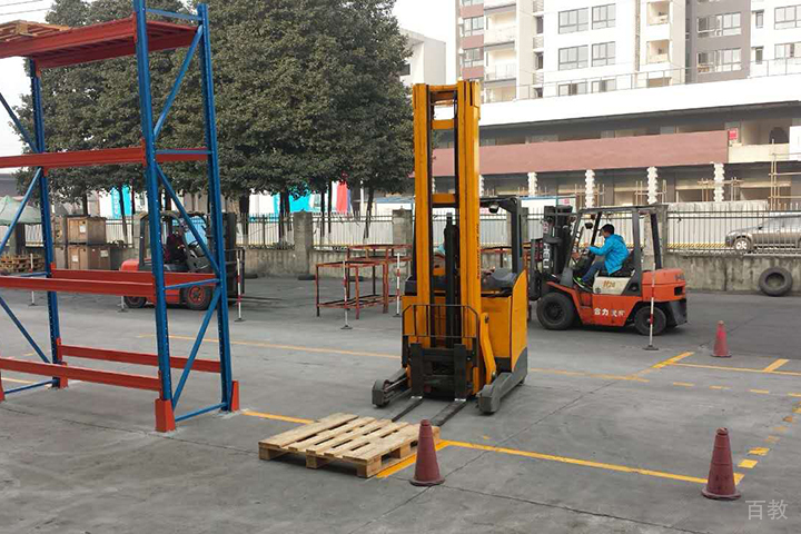 叉车练习场地