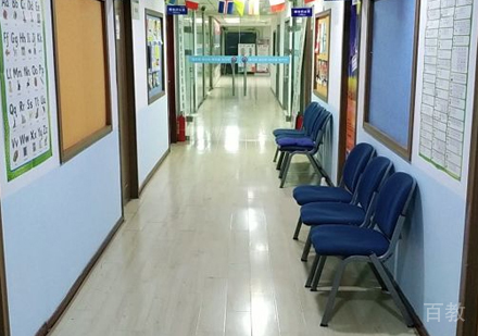 西安艾克森国际翻译校区走廊环境展示