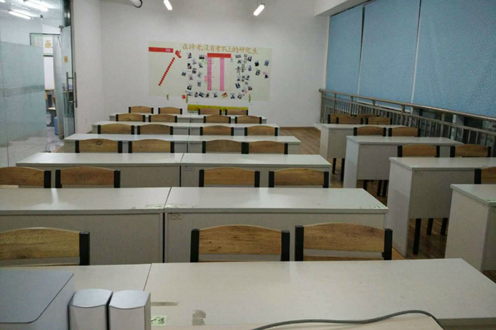 重庆跨考考研整洁的教室环境