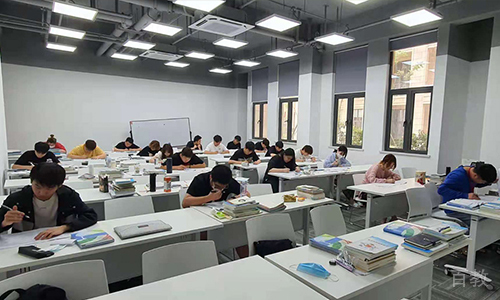 北京傲学国际教育_学生们学习