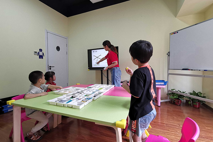 重庆码高机器人孩子学习