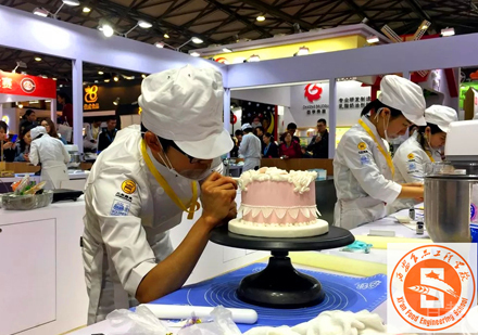 西安食品工程高级技工学校_校区学员学习场景