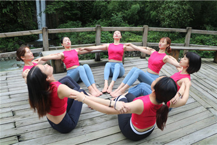 重庆重庆一品瑜伽团队建设风采