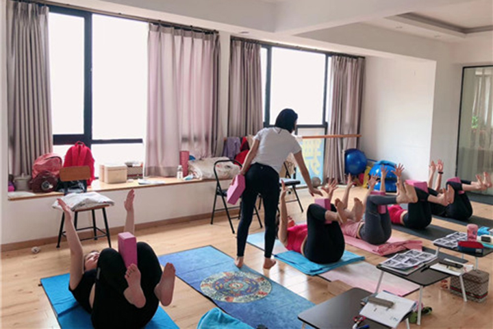 重庆重庆一品瑜伽老师指导