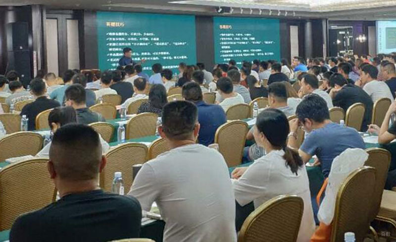 北京学天教育_老师授课