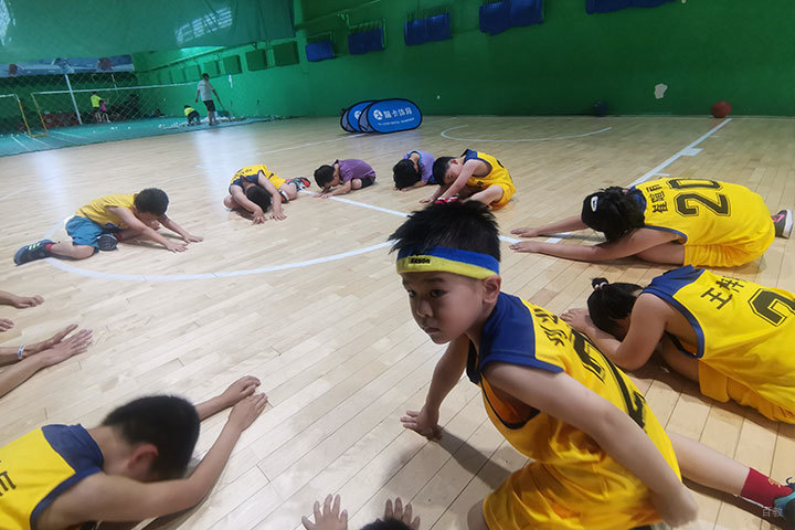 学员热身运动