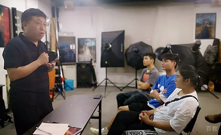 南宁色妆职业培训学校_课堂学习