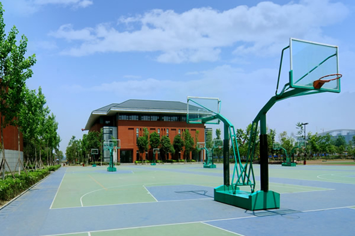 成都成都七中国际部篮球场
