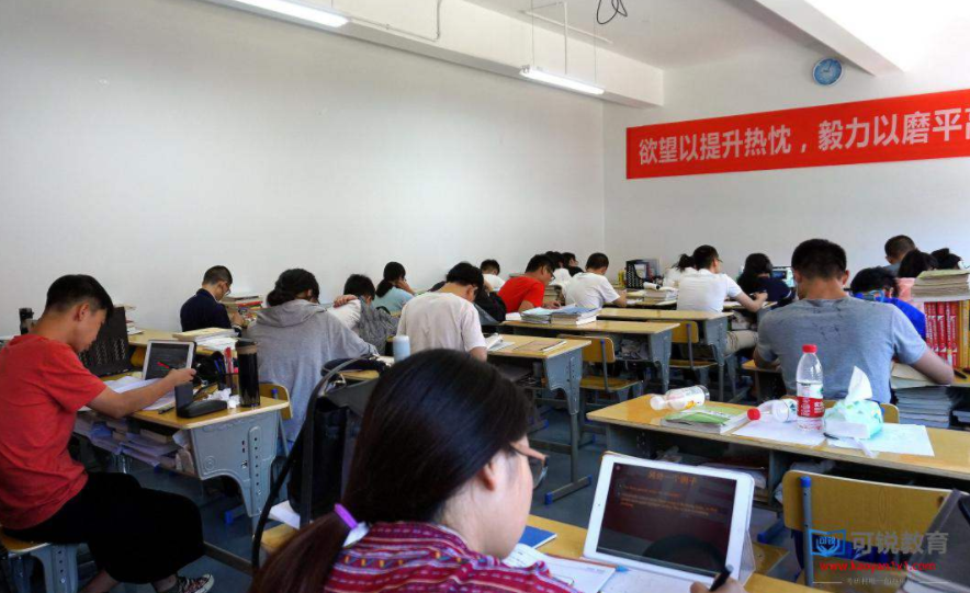 南宁中公考研_学员课堂学习