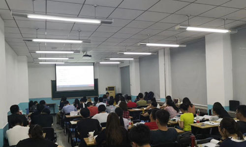 学员正在上课
