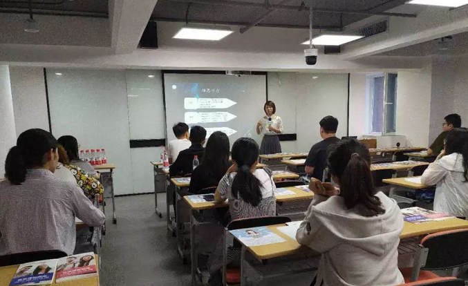 上海溢思教育学员课堂学习
