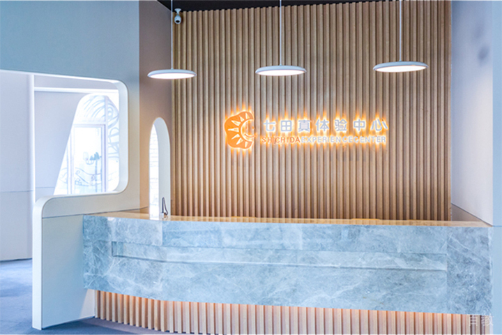 学明亮的前台