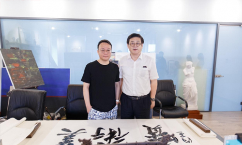 北京美术宝_合影留念