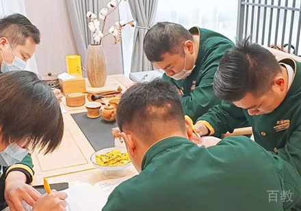 校区学员上课学习场景