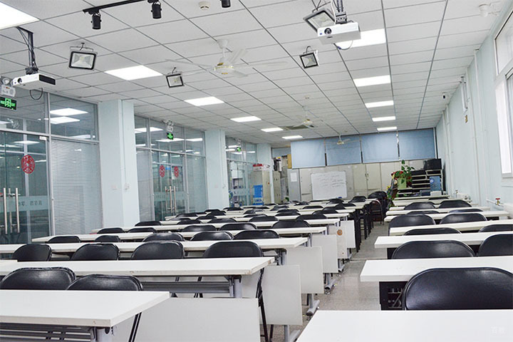 北京赢在路上学校教室环境