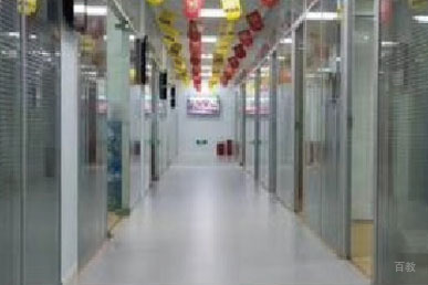 北京赢在路上学校_北京赢在路上学校教室走廊环境