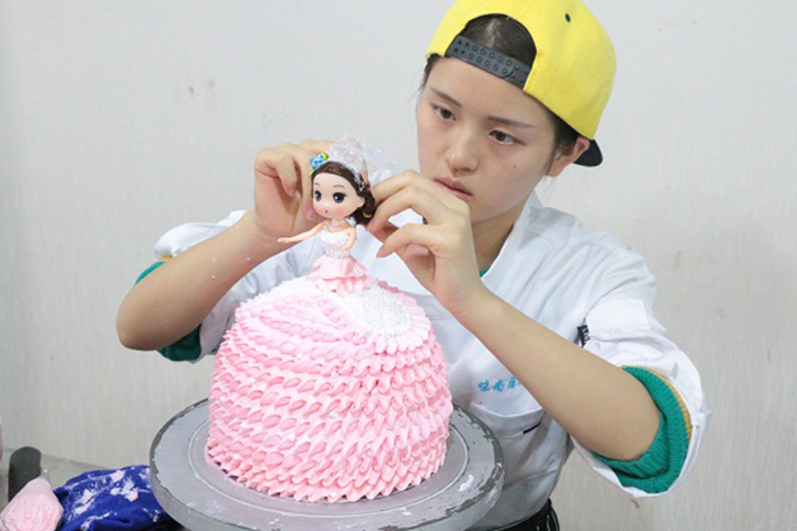 重庆重庆欧丝蒂烘焙学员裱花蛋糕制作