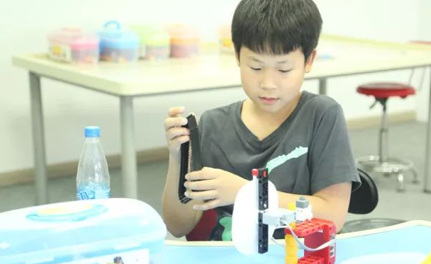 南宁优才乐学_孩子课堂学习