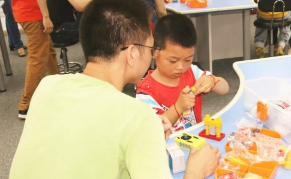 南宁优才乐学_孩子课堂学习