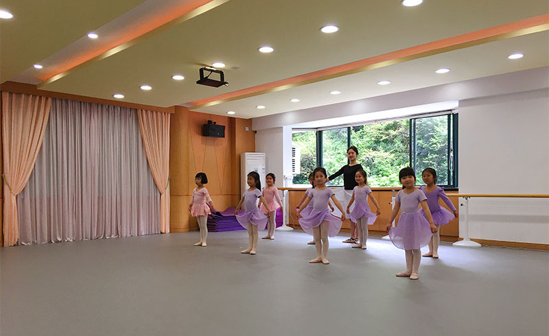 上海缔艺芭蕾_上海缔艺芭蕾的幼儿芭蕾启蒙班教学环境