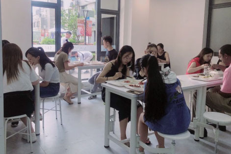 上海海文北美课程中心学校食堂环境
