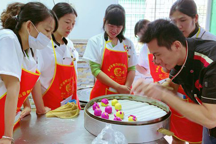 成都食尚香小吃培训学校_培训实景