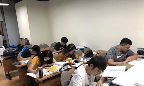 学员正在学习
