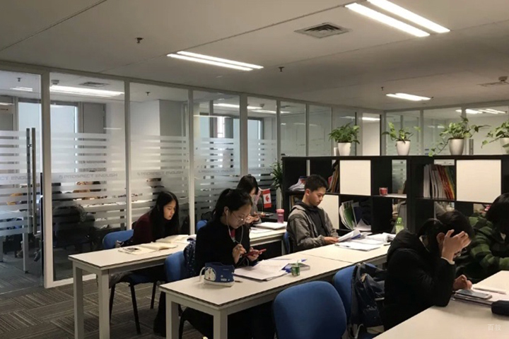 成都澎博英语_学员自习