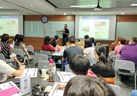 郑州香港亚洲商学院校区老师授课场景展示