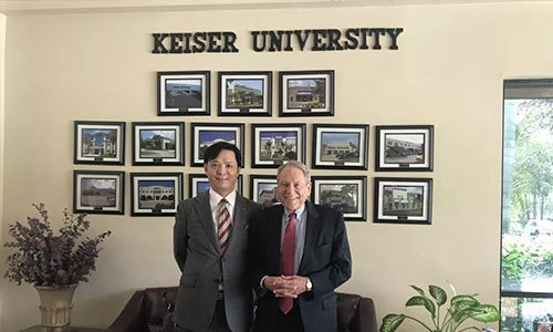 北京美国凯泽大学_合影留念
