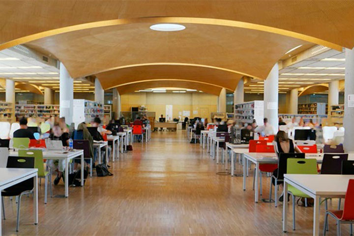 西班牙马德里康普顿斯大学图书室