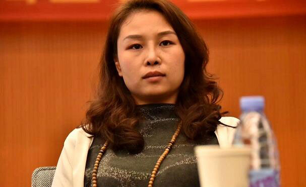 老师接受采访