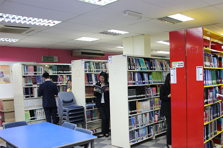 上海亚洲城市大学_亚洲城市大学图书室环境