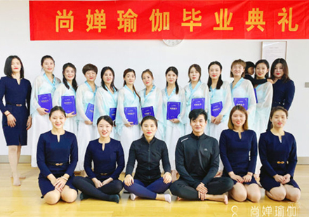 郑州尚婵瑜伽_校区学员毕业典礼
