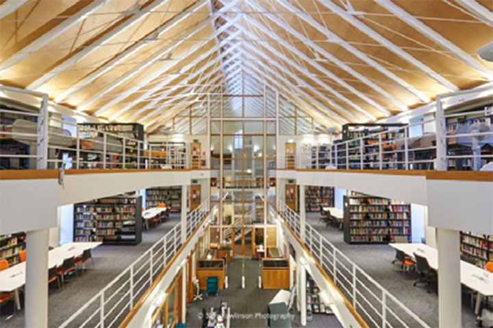 英国剑桥大学哈默顿学院图书室环境